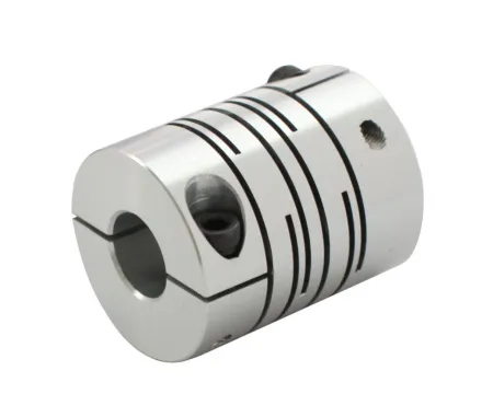 Муфта разрезная, d=20 мм, с винтовой фиксацией, материал - пластик, диаметры валов 6*6 мм, номинальный момент 0,5 Нм